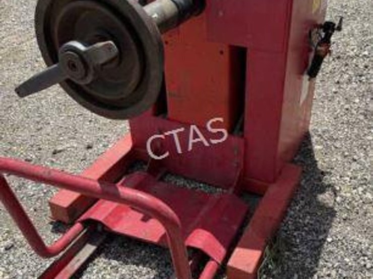 #63-•-cemb-c-211-tire-balancer-machine-image-9