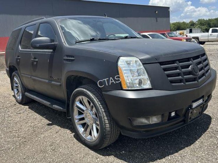 2008-cadillac-escalade-image-3