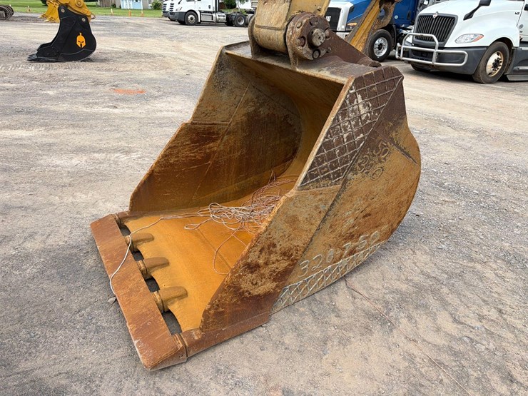 caterpillar-m318d-image-17