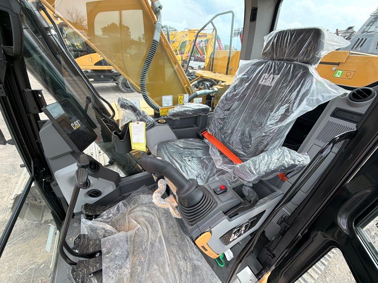caterpillar-320-image-30