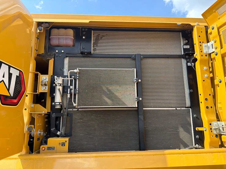 2023-caterpillar-340-image-12