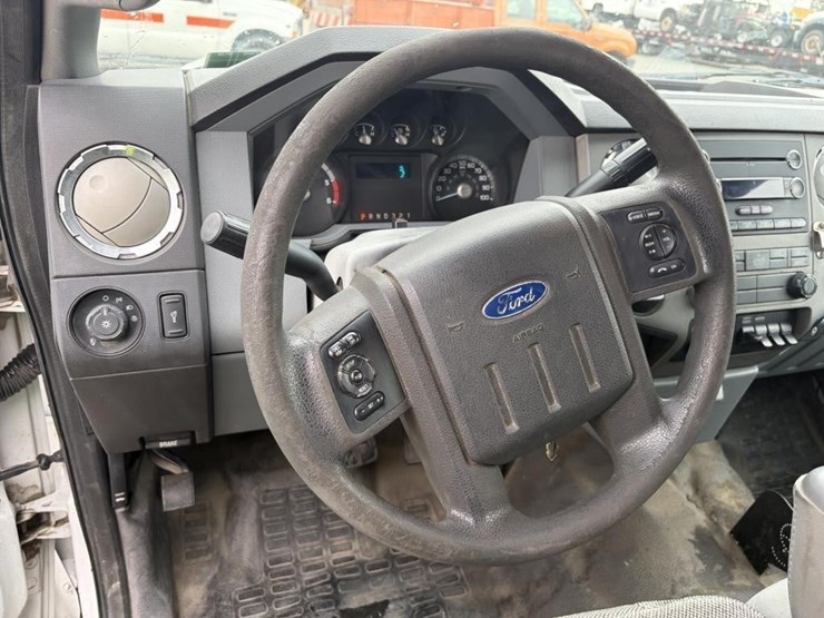 2011-ford-f550-xlt-image-16