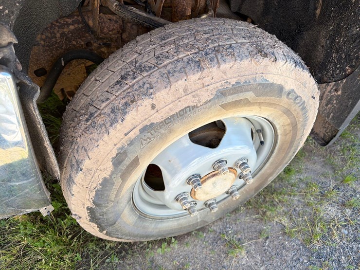 2016-chevrolet-3500-image-19