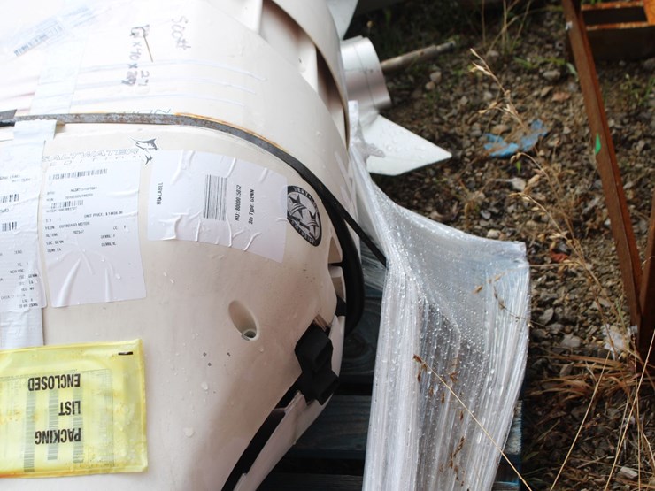 evinrude-150-4-stroke-saltwater-edition-outboard-boat-motor-image-2