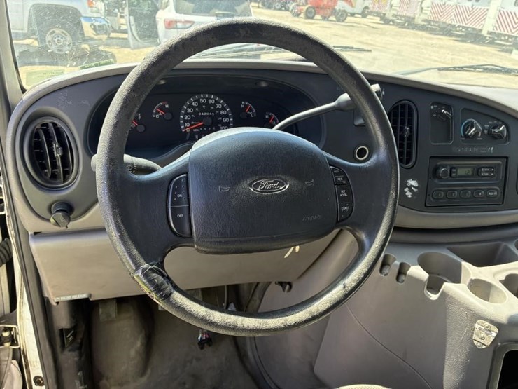 2002-ford-e350-image-14