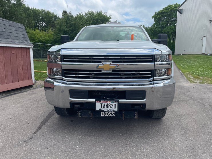 2017-chevrolet-2500-image-2