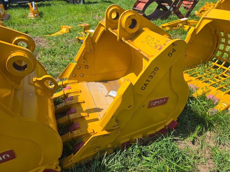 caterpillar-320-image-1