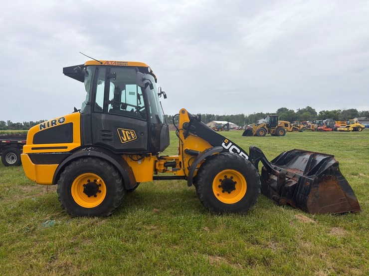 2021-jcb-409-image-6