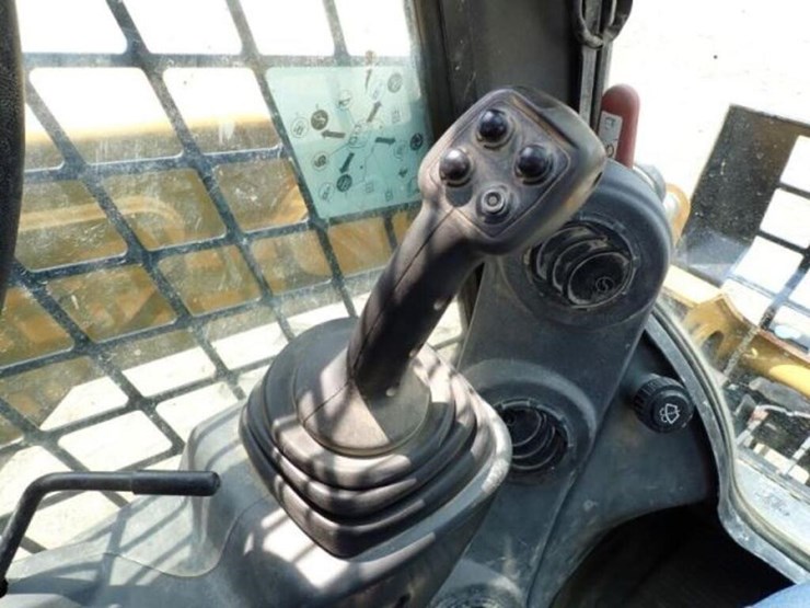 2019-caterpillar-236d-skid-steer-cat0236dlbgz05393-image-16