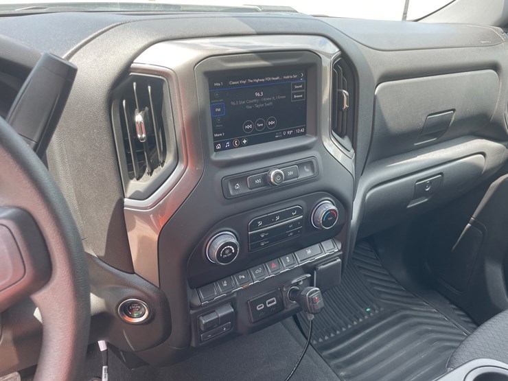 2025-chevrolet-2500-image-39