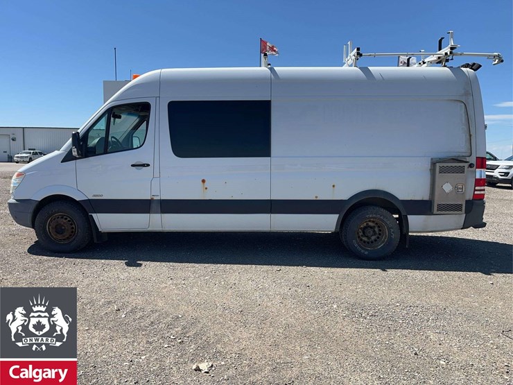 2012-mercedes-benz-sprinter-3500-image-2