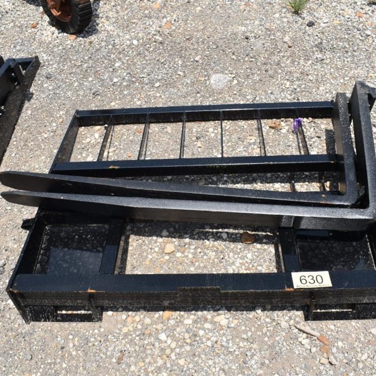SKID STEER PALLET FORK
