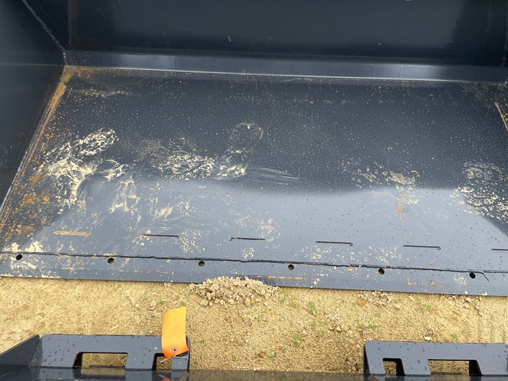 #2029-•-new-wolverine-skid-steer-72"-bucket-image-9