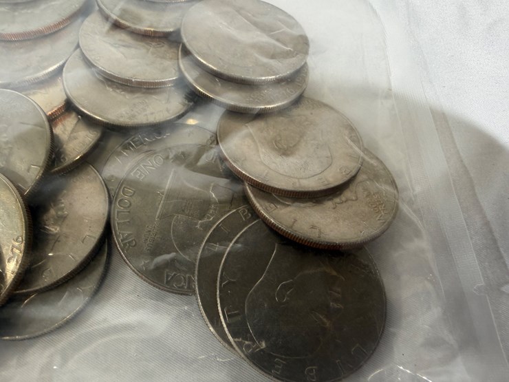 #40035-•-(50)-1776-1976-bicentennial-one-dollar-coins-image-3