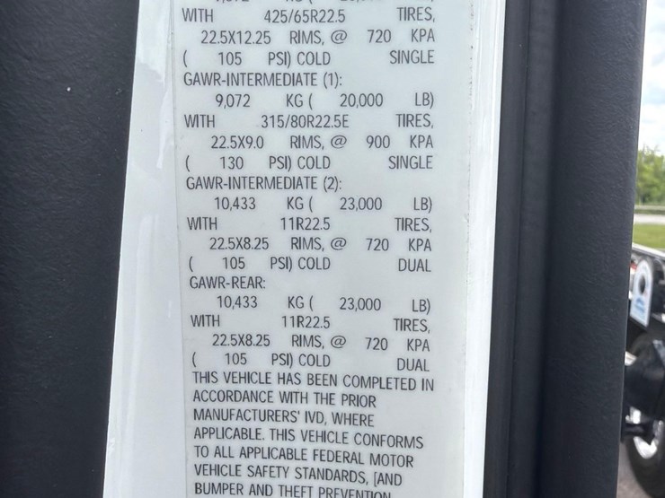 2025-kenworth-t880-image-28