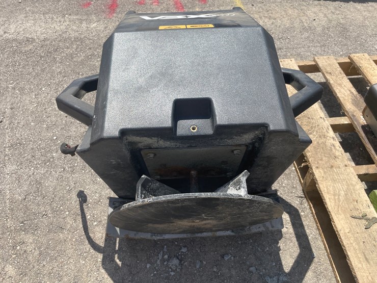#4887-•-boss-vbx+-8000-poly-salt-spreader-image-14