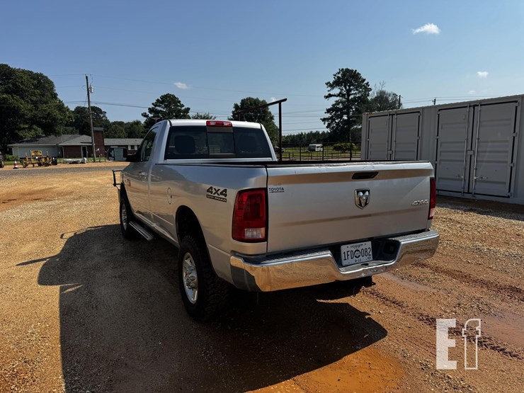 2012-ram-2500-slt-image-3