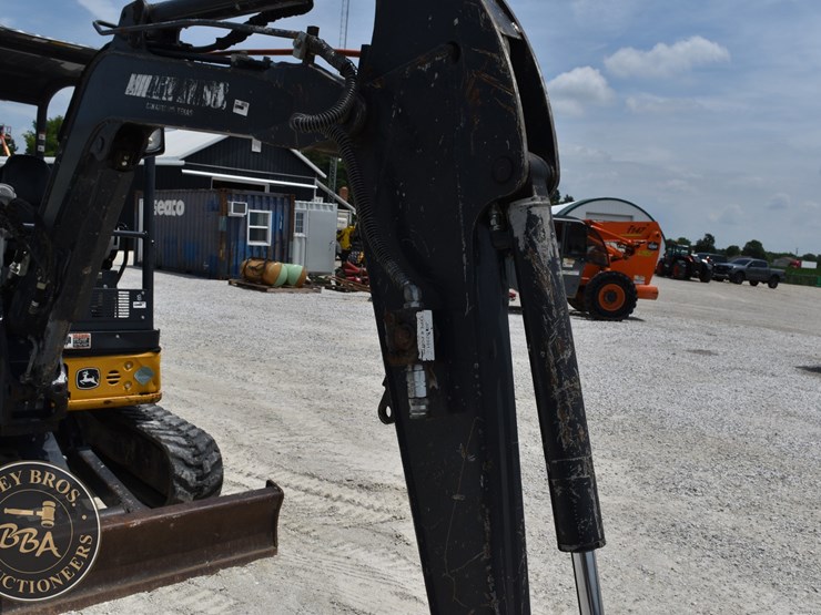 2020-deere-35g-image-19