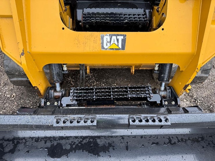 2015-caterpillar-259d-image-11
