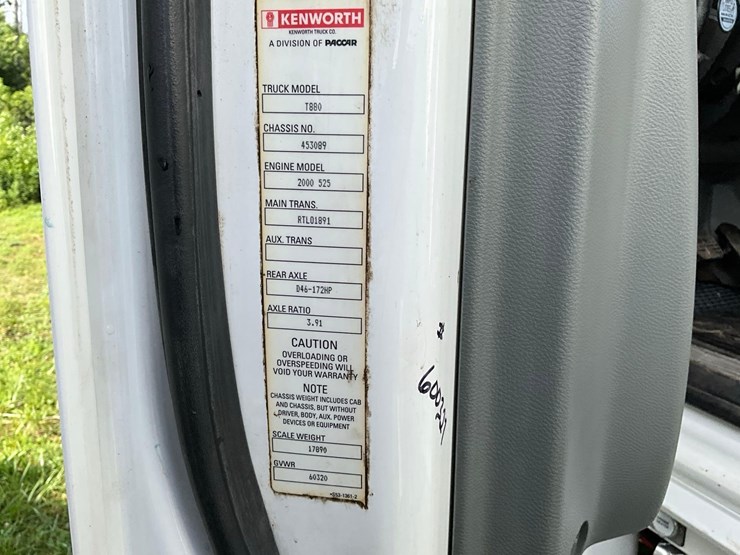 2021-kenworth-t880-image-30