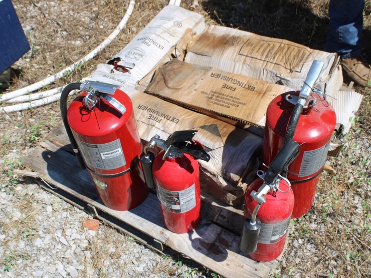 pallet-of-buckeye-&-ansul-sentry-fire-extinguishers-image-1