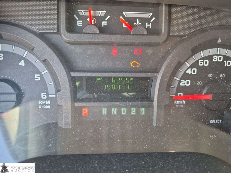 2012-ford-cargo-image-15