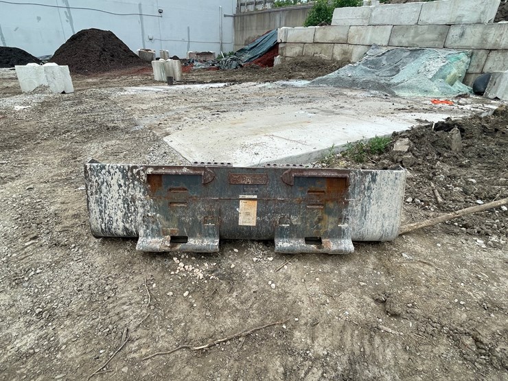 #4876-•-bobcat-74"-universal-mount-bucket-image-5
