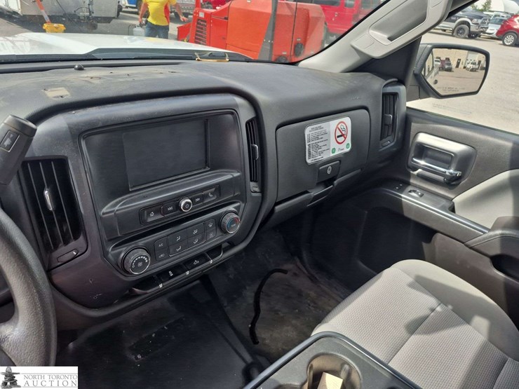 2017-chevrolet-silverado-2500hd-image-19