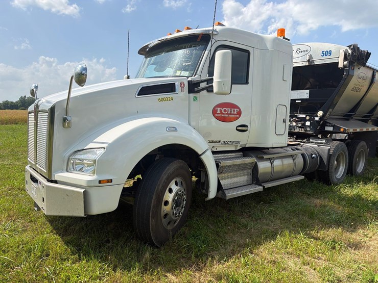 2021-kenworth-t880-image-2