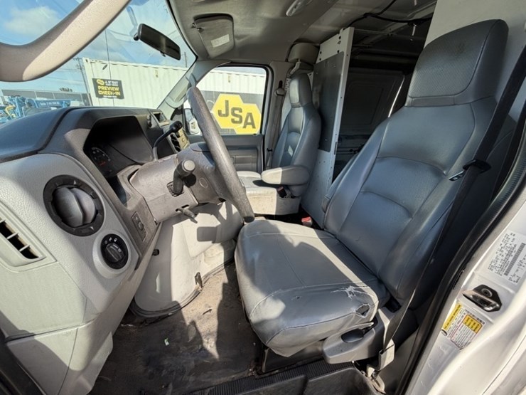 2013-ford-e350-image-30