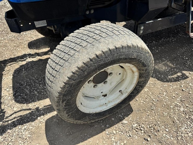 new-holland-boomer-3040-image-12