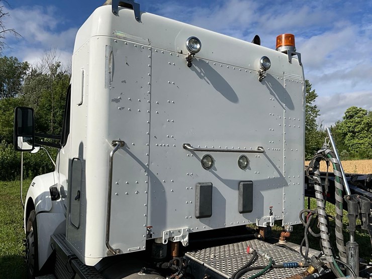 2021-kenworth-t880-image-12