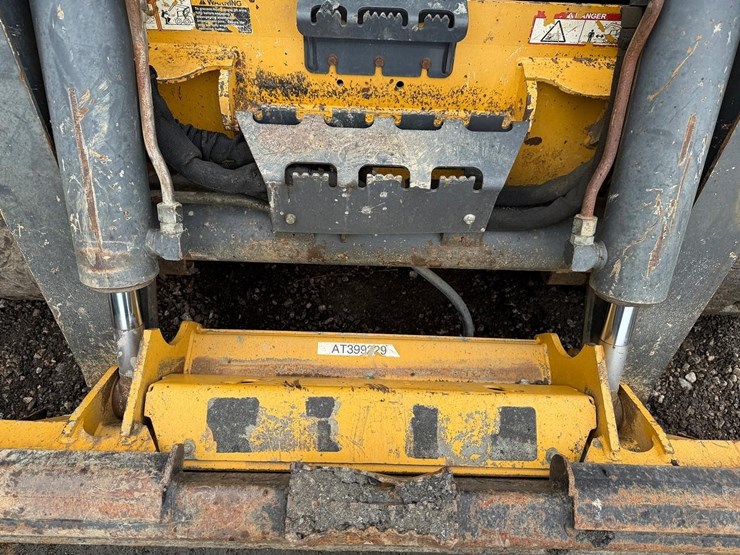 deere-333e-image-10