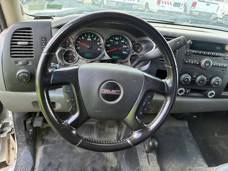 2012-gmc-sierra-2500-image-13