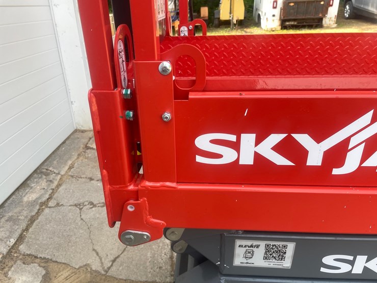 #102-•-2025-skyjack-sj3220e-scissors-lift-image-17