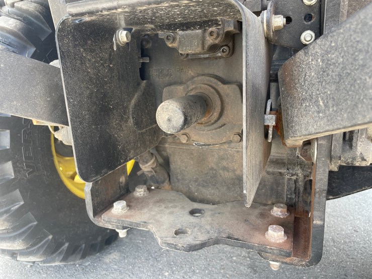 2024-john-deere-1025r-image-16