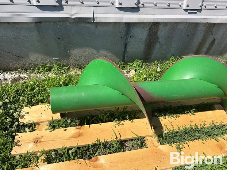 john-deere-x9-combine-unloading-auger-image-14