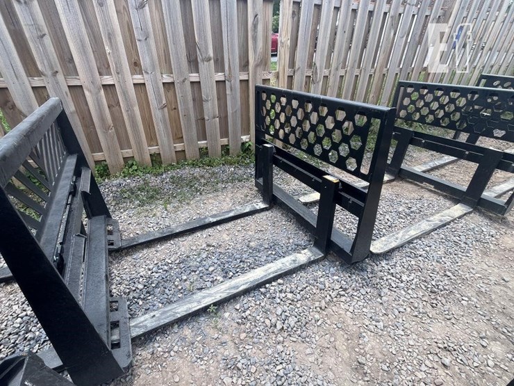 wildcat-48"-pallet-forks-image-1