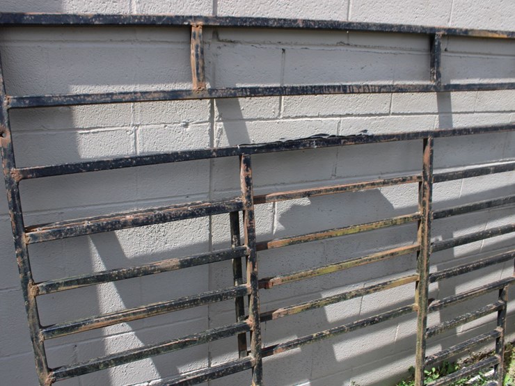 bed-rail-livestock-transport-cage-image-2