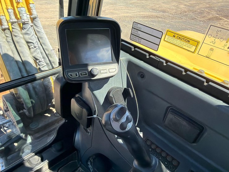 2019-new-holland-e60c-image-28