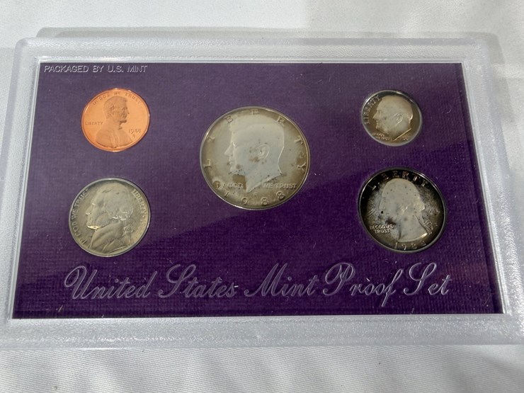 #40044-•-(10)-u.s.-mint-coinsets-from-1980's-image-38