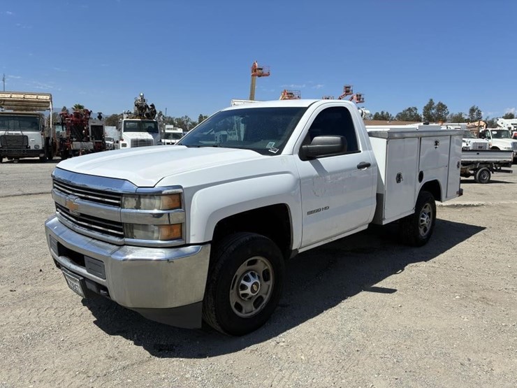 2015-chevrolet-silverado-2500-image-1
