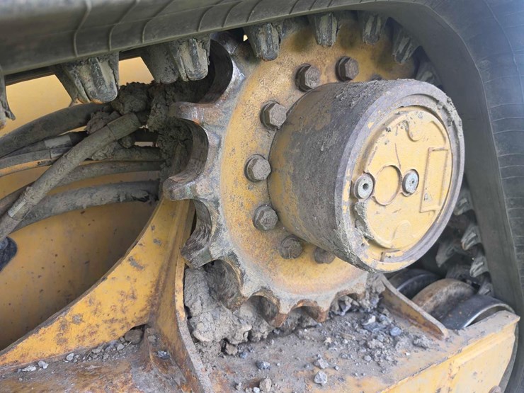 2021-caterpillar-299d3-image-9