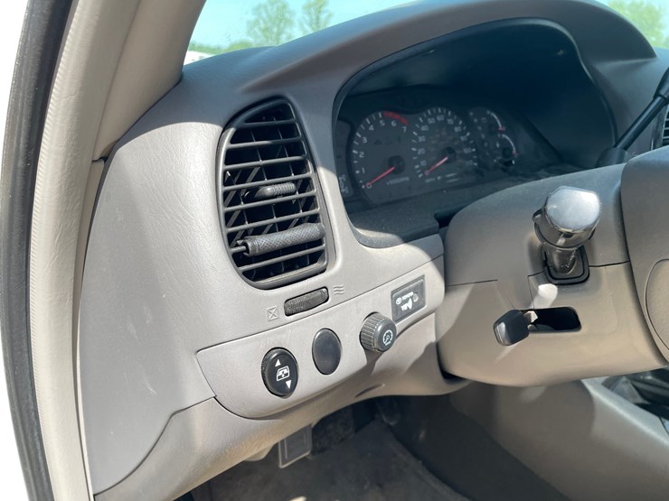 2003-toyota-sequoia-image-77