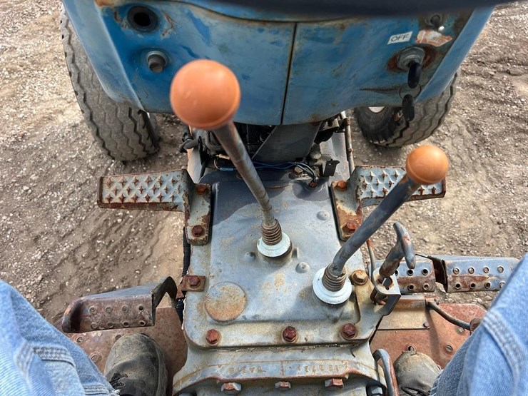 ford-7610-image-25