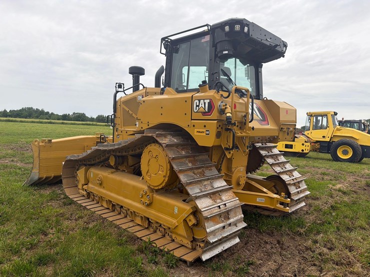 2026-caterpillar-d6-image-7