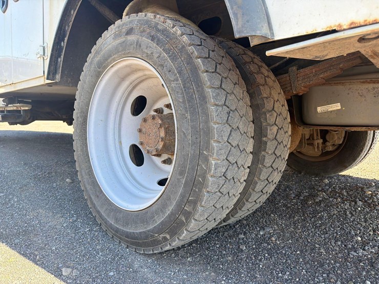 2016-ford-f550-image-8