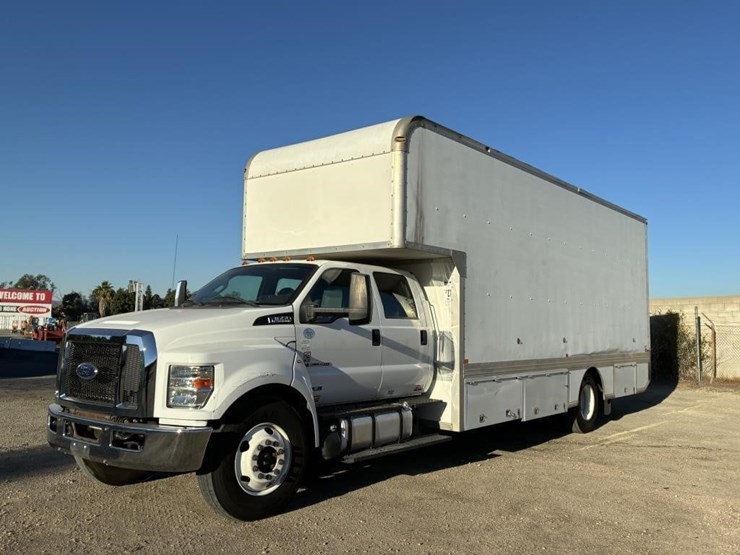 2016-ford-f650-xlt-image-1