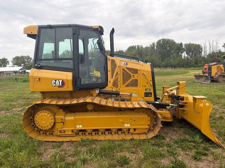 caterpillar-d1-lgp-image-5