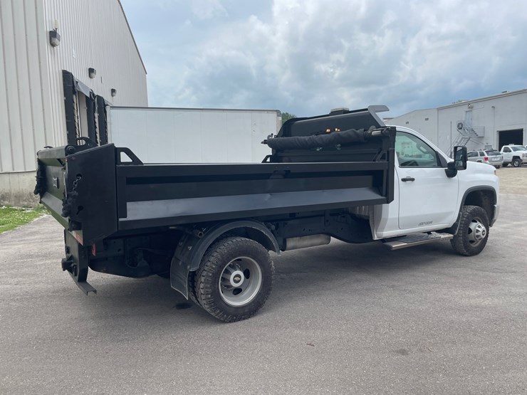 2021-chevrolet-3500-image-5